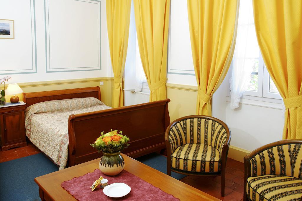 Hôtel Colombet Nyons Kamer foto